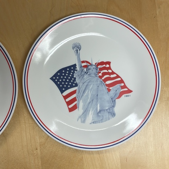 Corelle Statue of Liberty Plates - 2 like new antique commemorative plates - Picture 3 of 6